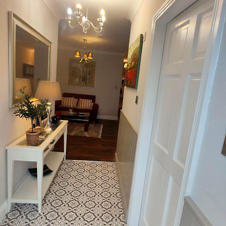 Russell Mews Apartment Енис Екстериор снимка