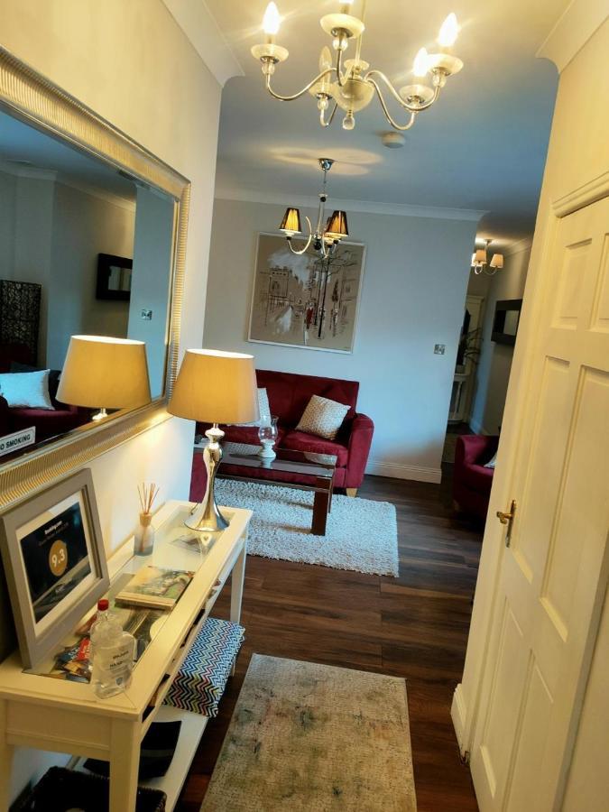 Russell Mews Apartment Енис Екстериор снимка