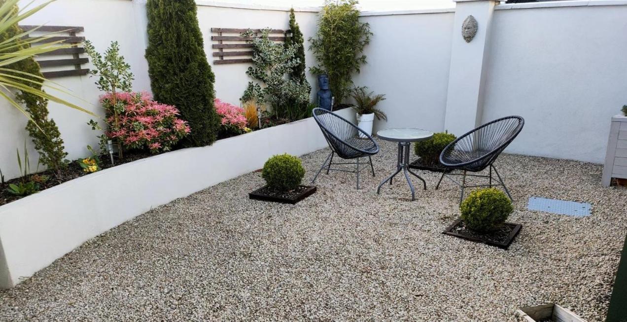 Russell Mews Apartment Енис Екстериор снимка