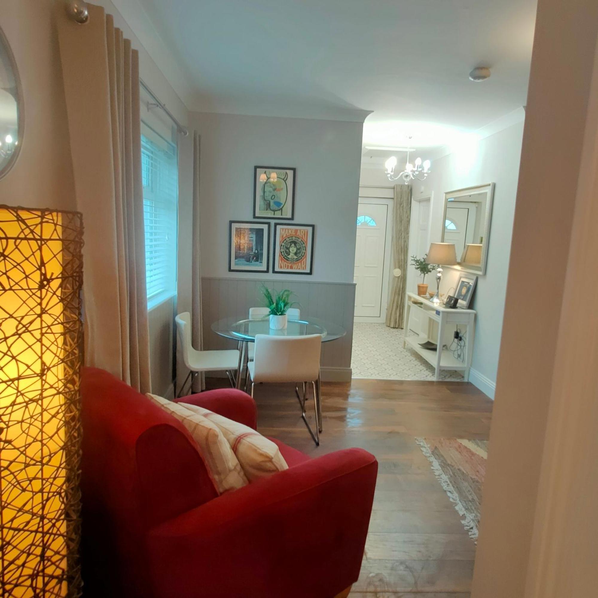 Russell Mews Apartment Енис Екстериор снимка