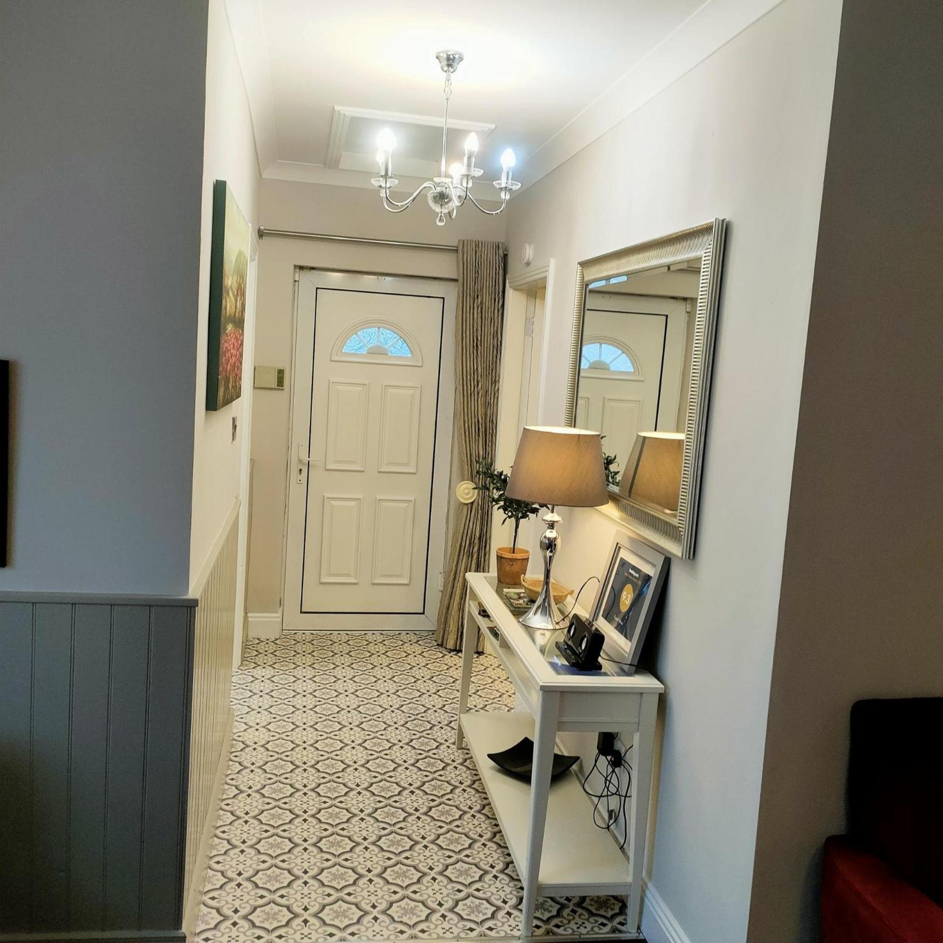 Russell Mews Apartment Енис Екстериор снимка