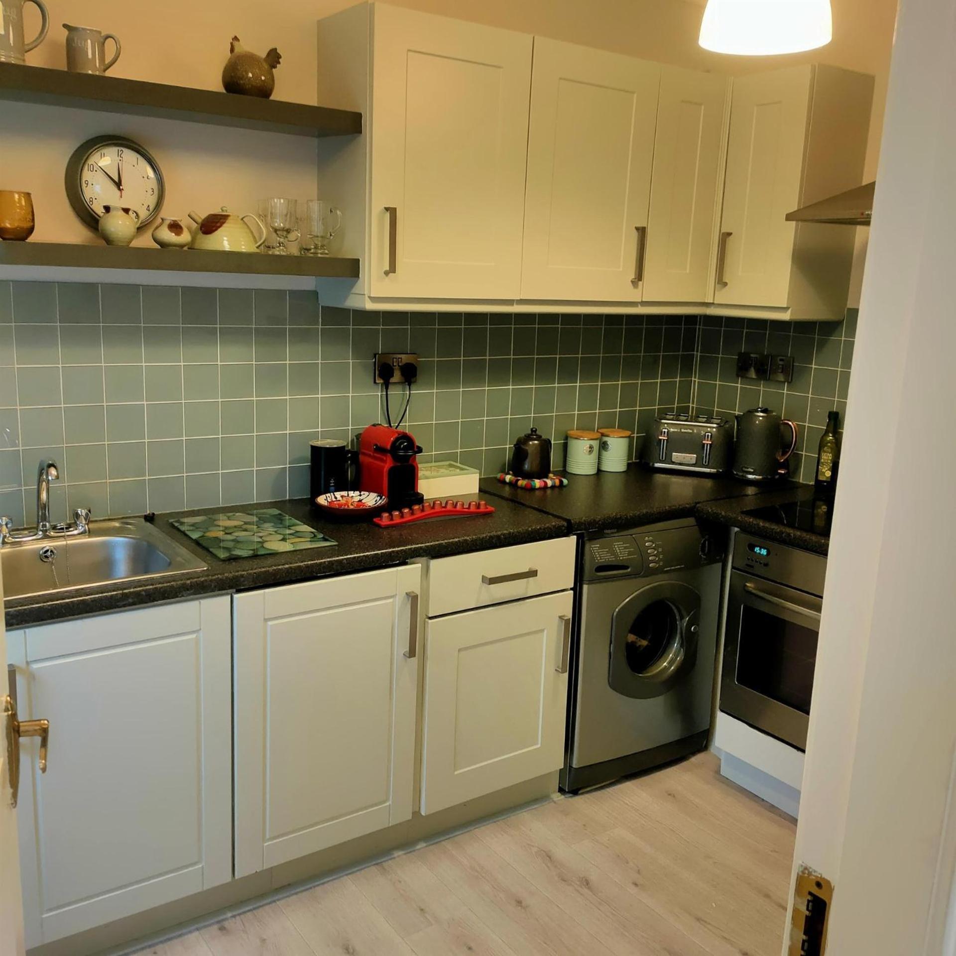Russell Mews Apartment Енис Екстериор снимка