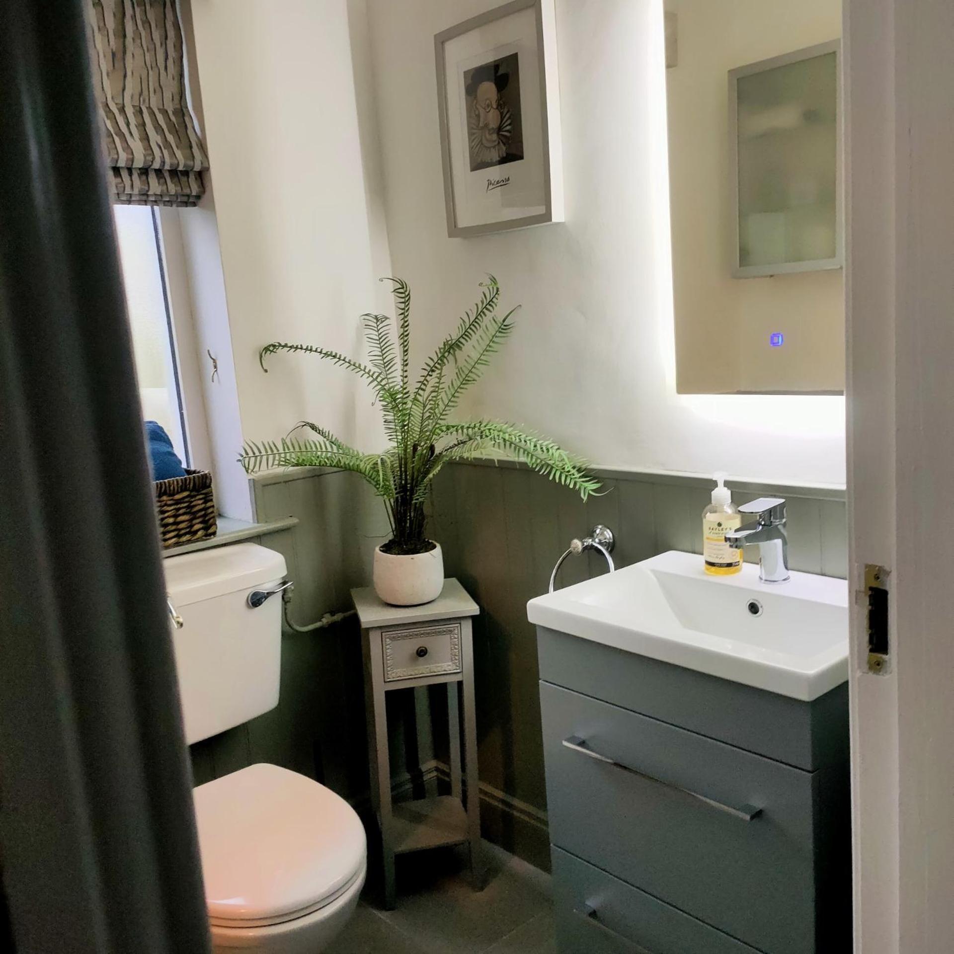 Russell Mews Apartment Енис Екстериор снимка