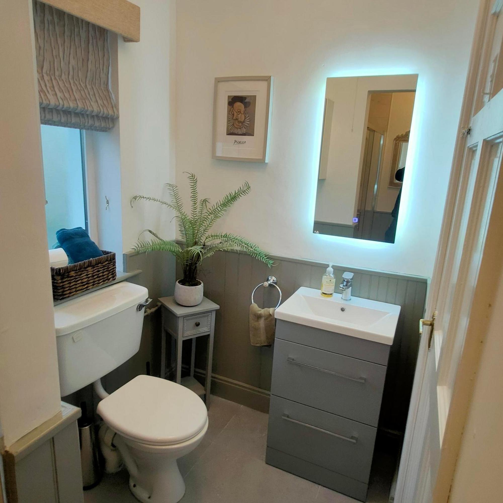 Russell Mews Apartment Енис Екстериор снимка